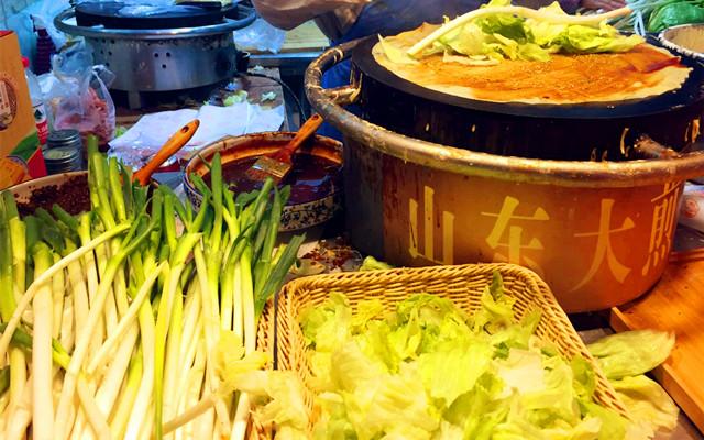 山东章丘大葱高过人:章丘的大葱为什么这么高？