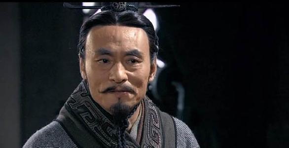战国时期,秦相范睢提出“远交近攻”的战略原则,你对此有何评价？