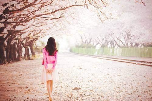 适合心情低落时的句子:谁有能够表达一个人伤感落寞的心情<a href=https://maguai.com/list/46-0-0.html target=_blank class=infotextkey>语录</a>？