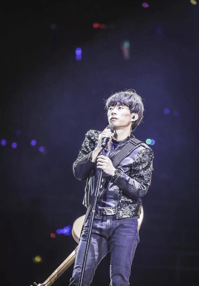 圣诞节给男朋友送什么礼物能让他刻骨铭心？