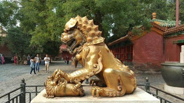 故宫铜狮子为什么不能摸？