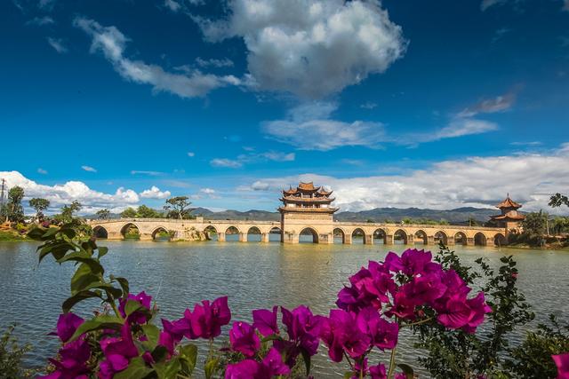 头条问答 十二月去云南旅游十天左右 必去的地方是元阳哈尼梯田和东川红土地 怎样规划路线比较好 7个回答