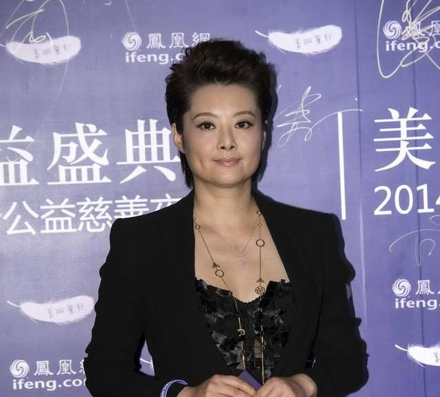 袁立力挺董卿:圈内大佬发文力挺袁立说了什么？