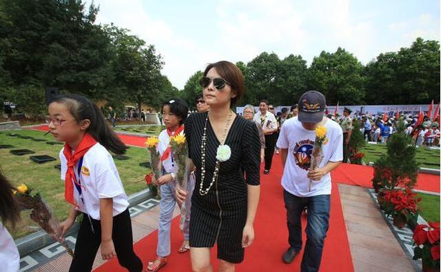 袁立电视剧:你觉得袁立在演技和人品方面表现如何