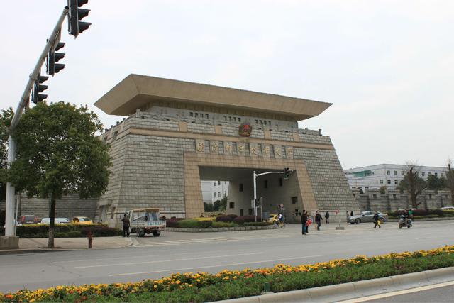 国防大学和国防科技大学一样吗？
