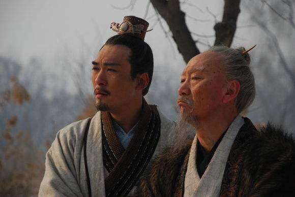 张士平家族:《三国演义》里面的人物名字为什么都是两个字的而且没重复的？