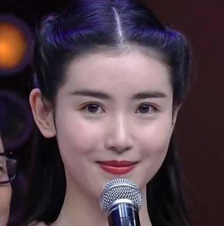 张辛苑素颜:一只红色的口红有那么重要吗