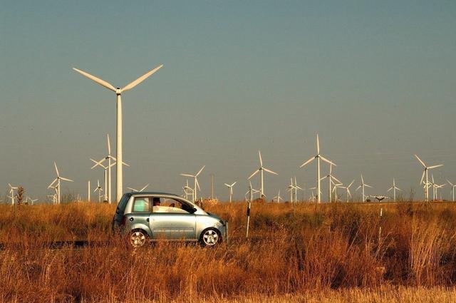 能否利用汽车行驶过程中的风力来开发风力汽车？