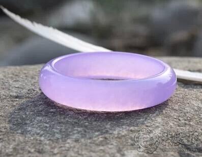 玉镯表面不光滑是什么原因,翡翠手镯打磨不光滑有哪些好的处理方法？