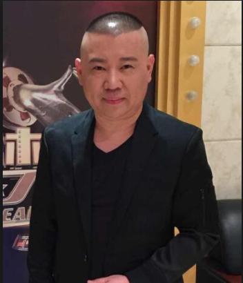 毕福剑与王二妮睡觉:有多少人跟我一样的，每天听郭德纲相声才能睡着觉