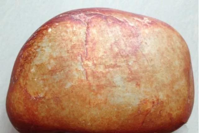 如何去掉和田玉染色皮,怎么识别和田玉籽料的皮是染色上去的？