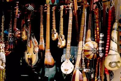 维吾尔族的乐器是什么(维吾尔族用的乐器是什么)