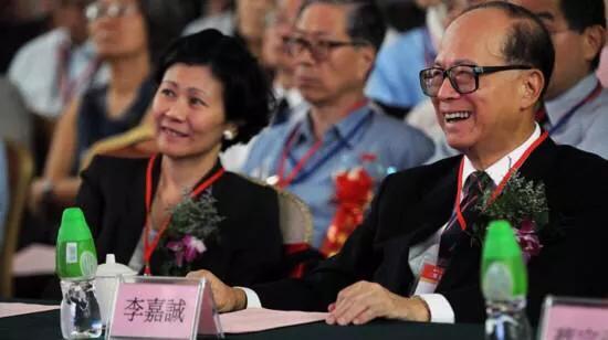 李嘉诚女友曝光:李嘉诚之子李泽楷，为何身边女友不断却不想结婚？