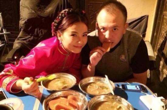 沙溢胡可儿子:沙溢晒胡可大肚照为老婆庆生，胡可是怀三胎了吗