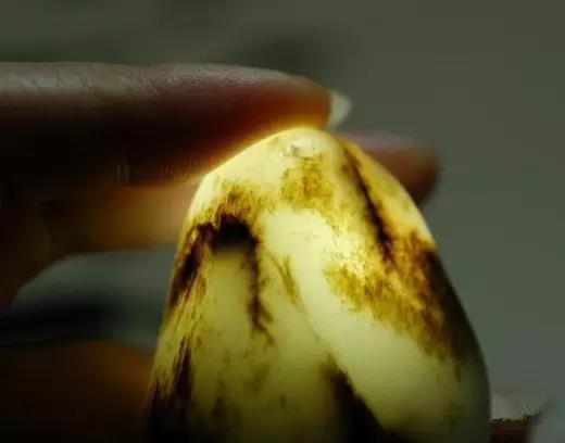 用手电筒怎么看玉的真假,用手电筒能鉴定和田玉吗？