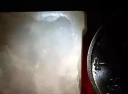 用手电筒怎么看玉的真假,用手电筒能鉴定和田玉吗？