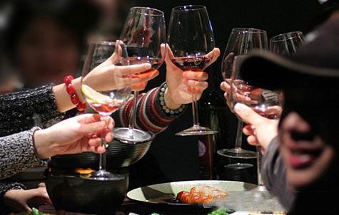 葡萄酒一天喝多少最好，一天喝多少酒不会影响健康
