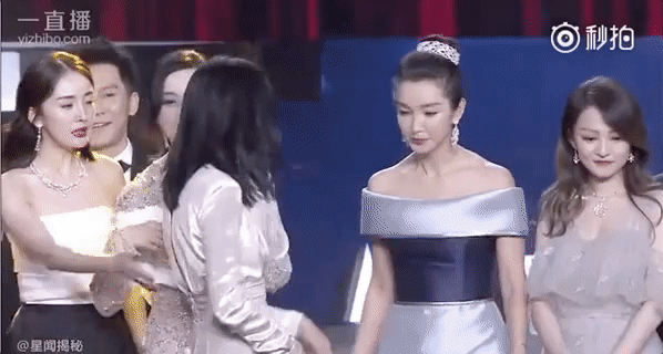 张韶涵的图片:2017芭莎慈善夜为什么张韶涵突然成了热点发什么什么事