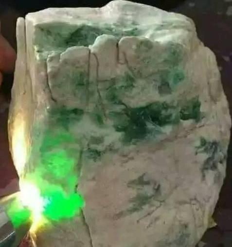 想做翡翠生意需要准备什么,想开一个文玩翡翠店，需要考虑哪些问题？