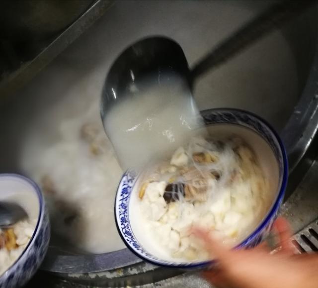 葫芦头泡馍是如何由来的，西安的著名小吃葫芦头是怎么做的