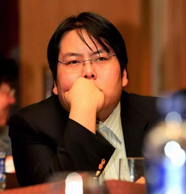 山西太原首富遭限制出境22岁继承百亿家产,公司破产靠卖飞机还债,你怎么看？