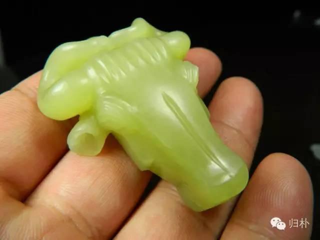 玉中带黄好不好,和田玉中黄口料和黄玉有什么区别？