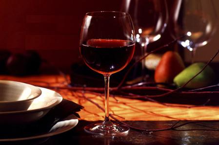 每天喝一瓶红酒好吗，每天晚上喝一杯葡萄酒好不好，有益健康吗？