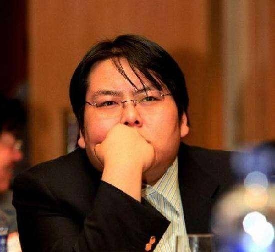 山西前首富被女明星甩,负债千亿,如今流浪成老赖谁的过？
