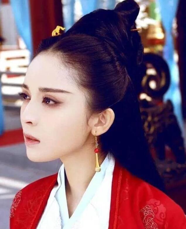 王希维素颜:来自新疆的女明星们你觉得谁最好看？