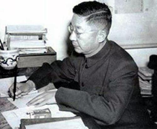 现代文学家:我国现代堪称大文学家的人有哪些？你能说出几个？