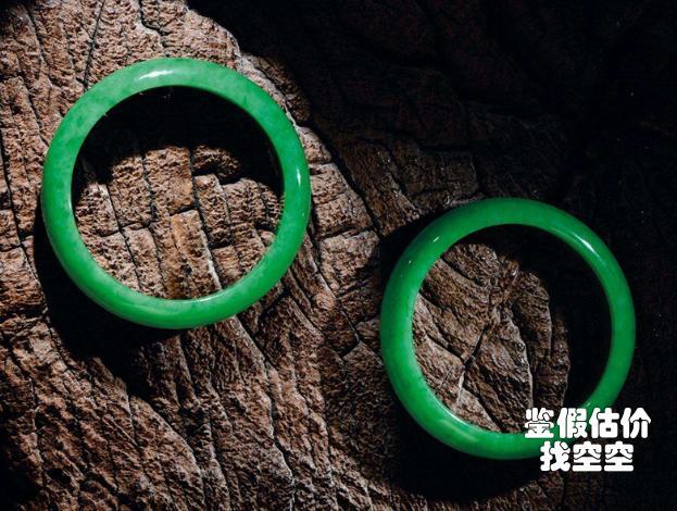 戴翡翠手镯的禁忌,翡翠手镯能不能两只一起戴？