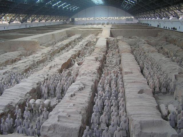 秦始皇地宫养百万巨蟒是真的吗，陕西西安的秦始皇墓葬真的布满水银吗