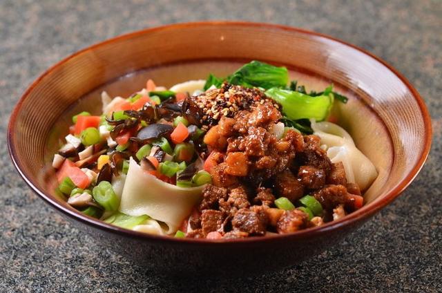 干拌臊子面单独配的一碗酸汤是怎么做的