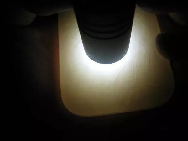 用手电筒怎么看玉的真假,用手电筒能鉴定和田玉吗？