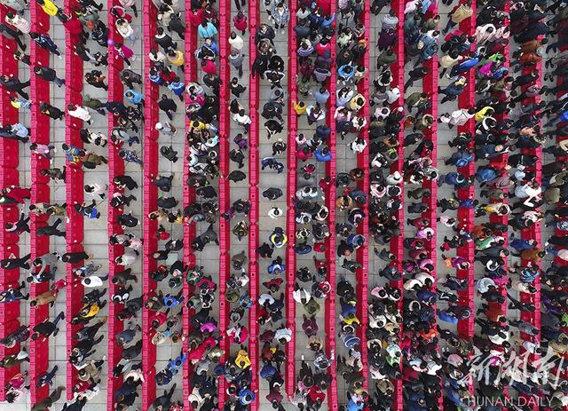 辛追刚出土时图片:长沙马王堆汉墓出土最著名的文物是什么？