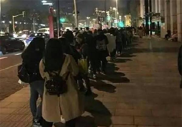 私生饭内心是是怎么想的,打扰艺人休息,蹲酒店蹲小区门口…有人帮我分析一下吗？