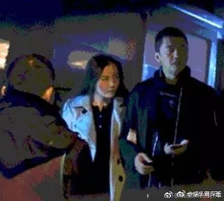 李亚鹏承认恋情:李亚鹏牵手美女，新恋情曝光，和王菲比如何？