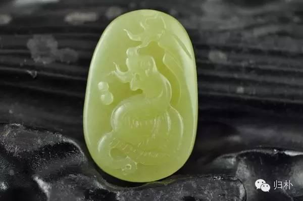 玉中带黄好不好,和田玉中黄口料和黄玉有什么区别？