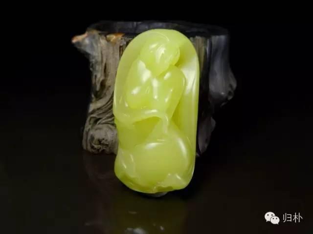 玉中带黄好不好,和田玉中黄口料和黄玉有什么区别？