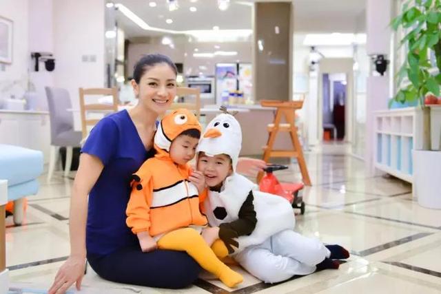 胡可的儿子:如何评价胡可对于两个孩子的教育方式？