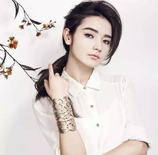 王希维素颜:来自新疆的女明星们你觉得谁最好看？