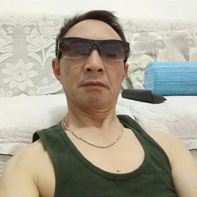 雪山藏獒听书:如果一个人每天都过的很痛苦，觉得生活很没有意义该怎么办？ 雪山藏獒王