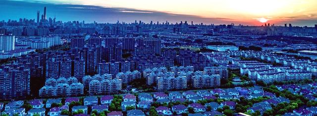 上海是目前我国最繁华的城市吗，香港、上海哪个地方更繁华？
