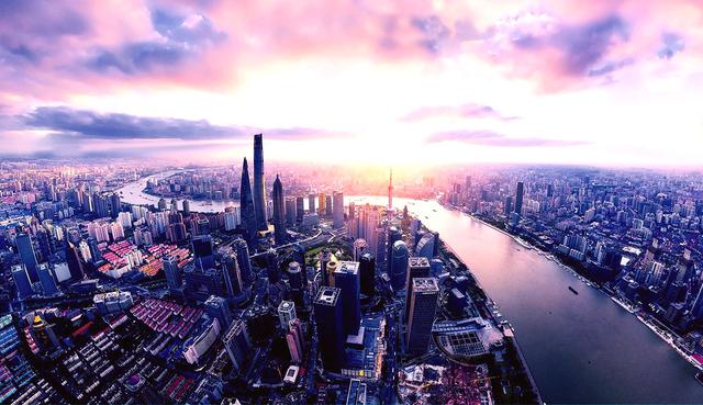 上海是目前我国最繁华的城市吗，香港、上海哪个地方更繁华？