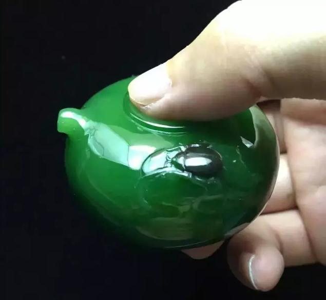 和田玉碧玉菠菜绿值不值钱,和田玉菠菜绿是最绿的吗？