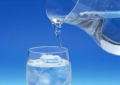 哪种水更适合人体长期饮用，白开水、纯净水、矿泉水、蒸馏水，到底那种水更健康