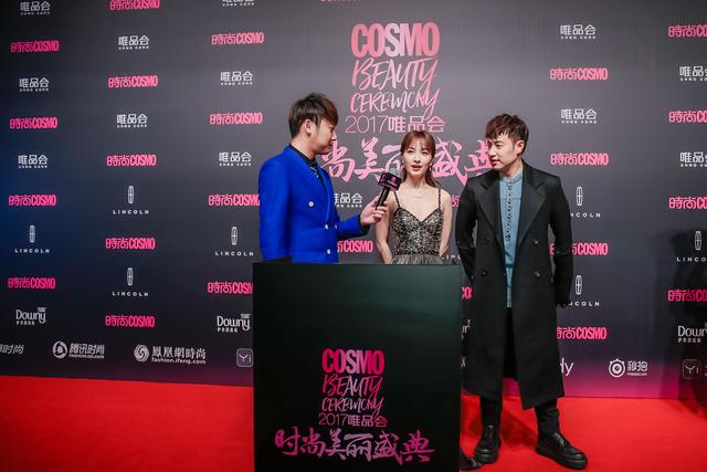 李晨吴昕:2017COSMO时尚美丽盛典，吴昕潘玮柏红毯造型怎么样？