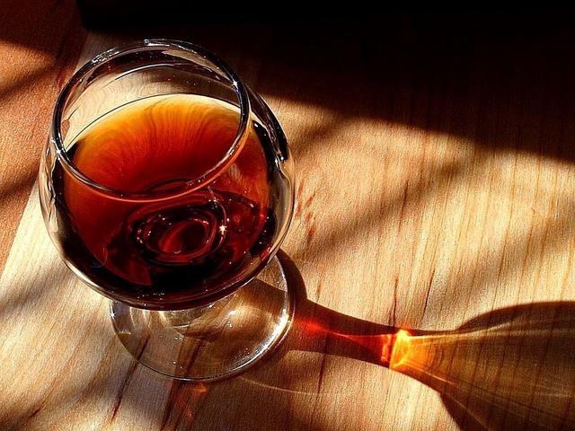 红酒每次喝多少最好，每晚都喝红酒好吗，喝多少最好