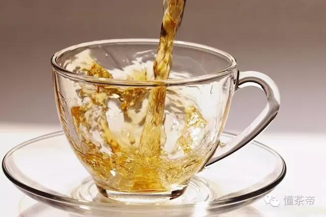 喝茶喝白开水吗,喝茶还是喝白开水好