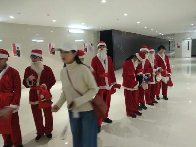 送女朋友保平安的礼物,平安夜你们都送女朋友什么？